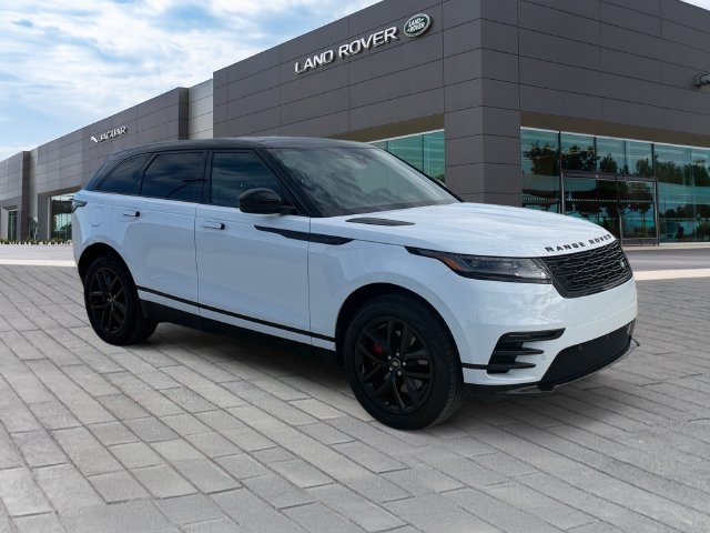 Used 2024  Land Rover Dynamic SE image 7