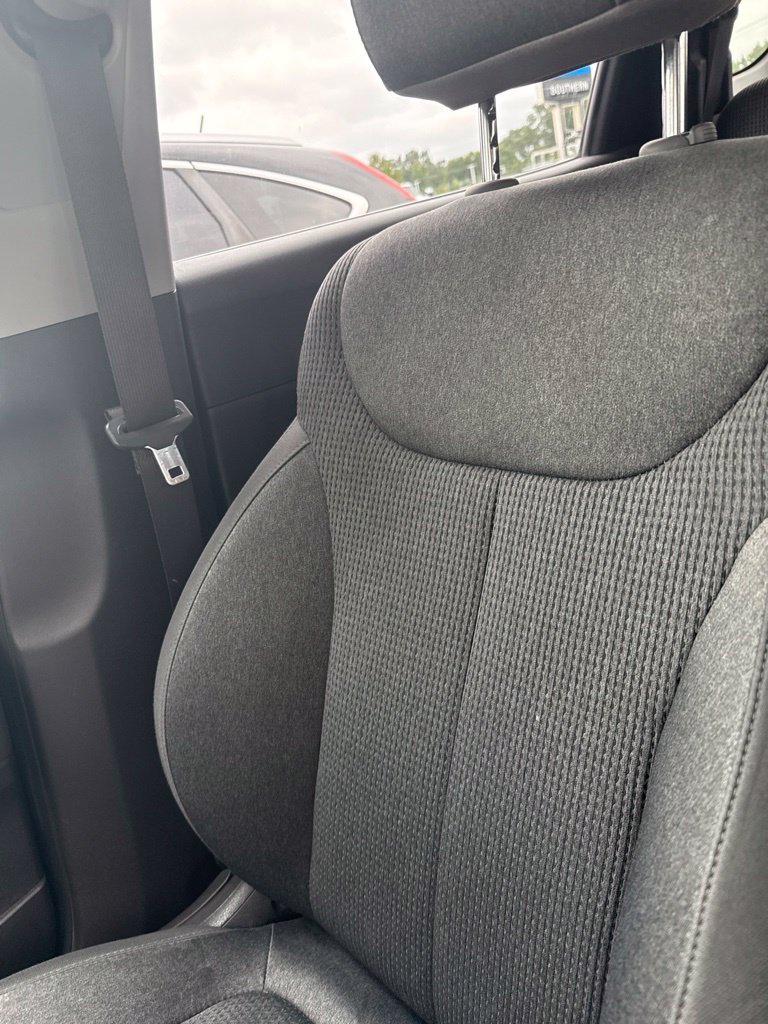 Used 2019 Gray Hyundai SE image 7