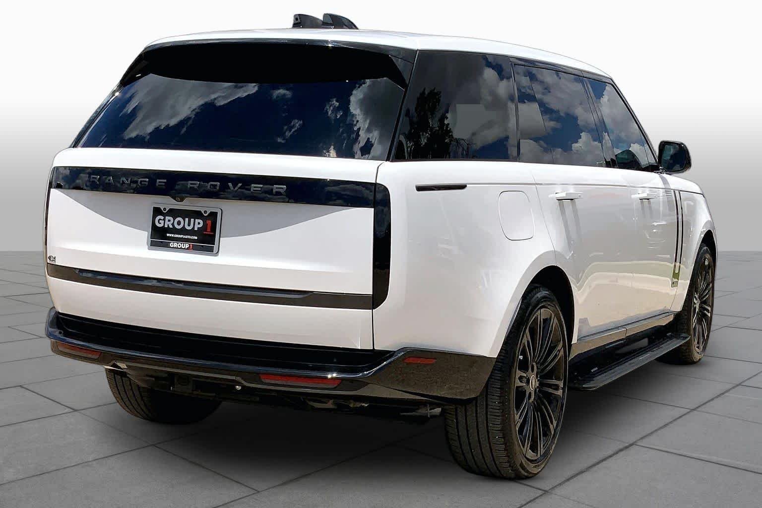 Used 2025 Fuji White Land Rover Autobiography image 11