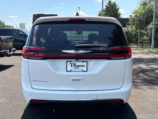2026 Chrysler Pacifica Select - Photo 35