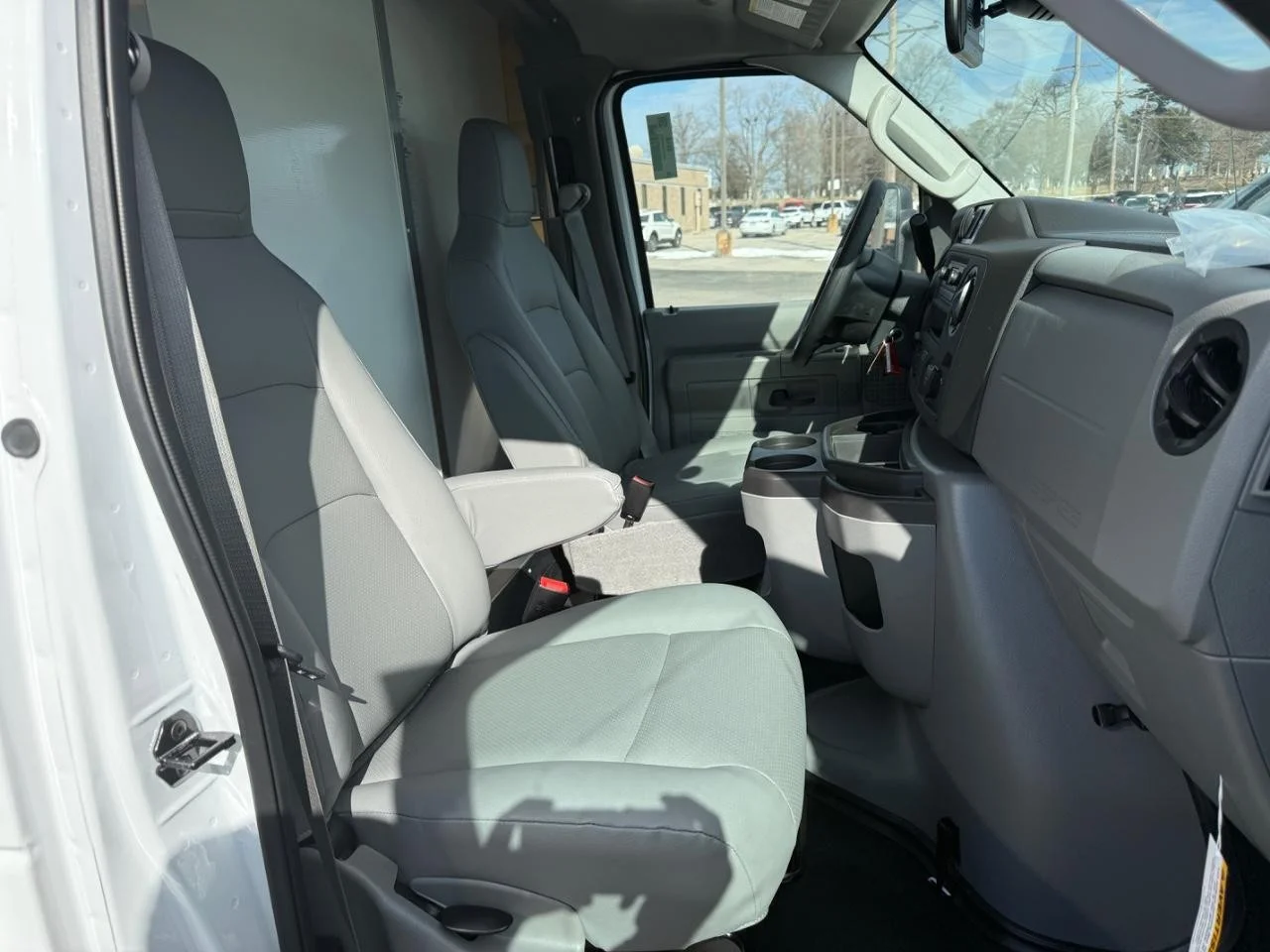 New 2026 Oxford White Ford E-450 DRW image 7