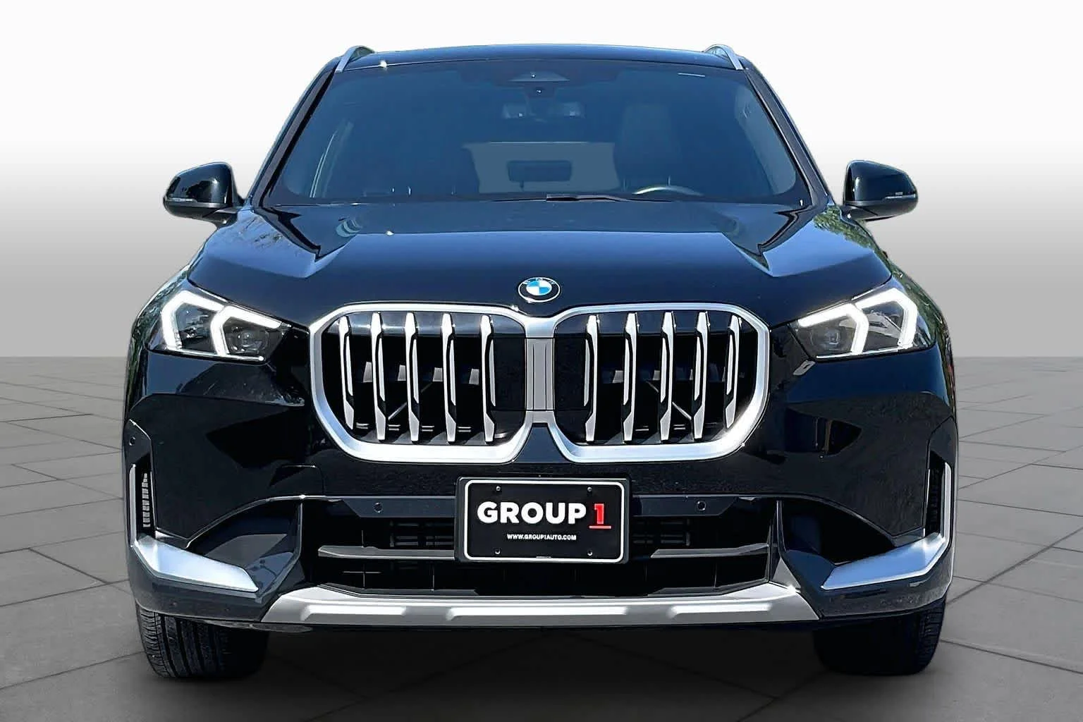 Used 2025 Black Sapphire Metallic BMW xDrive28i image 3