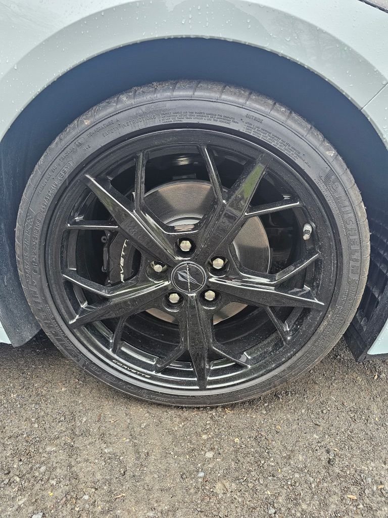 Used 2021 White Chevrolet Stingray image 5