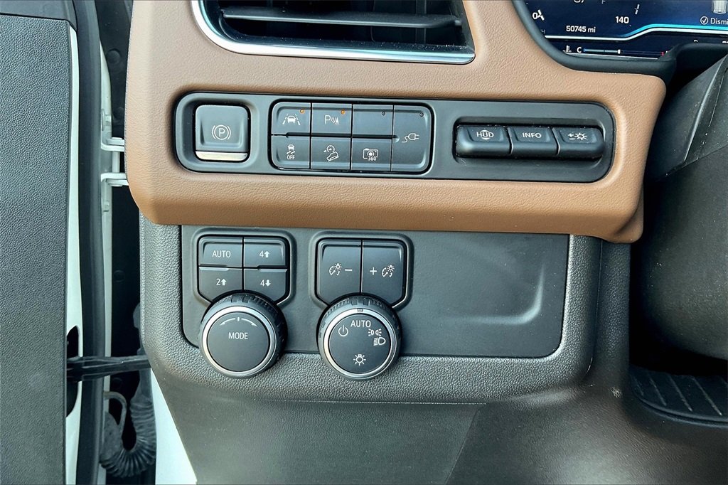 2022 CHEVROLET SUBURBAN - Image 35