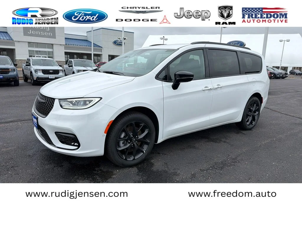 2026 Chrysler Pacifica Select AWD's photo
