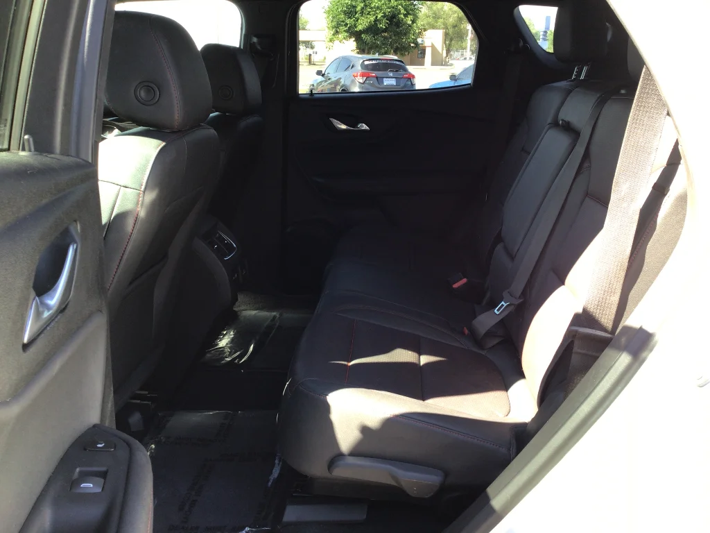 Used 2022 Iridescent Pearl Tricoat Chevrolet RS image 10