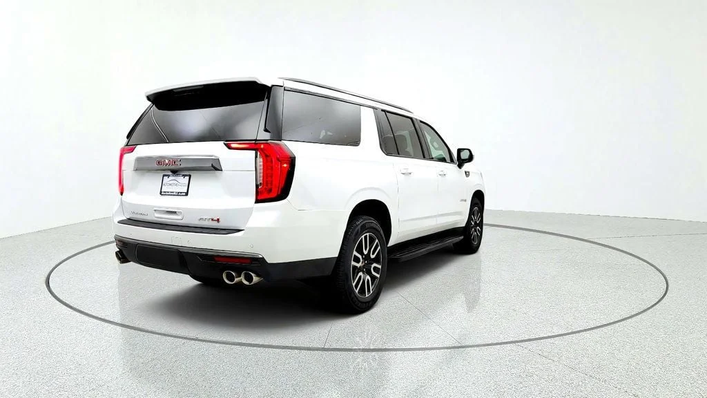 Used 2023 Summit White GMC 4WD 4dr AT4 w/ 6.2L V8 & Panoramic Sunroof image 5