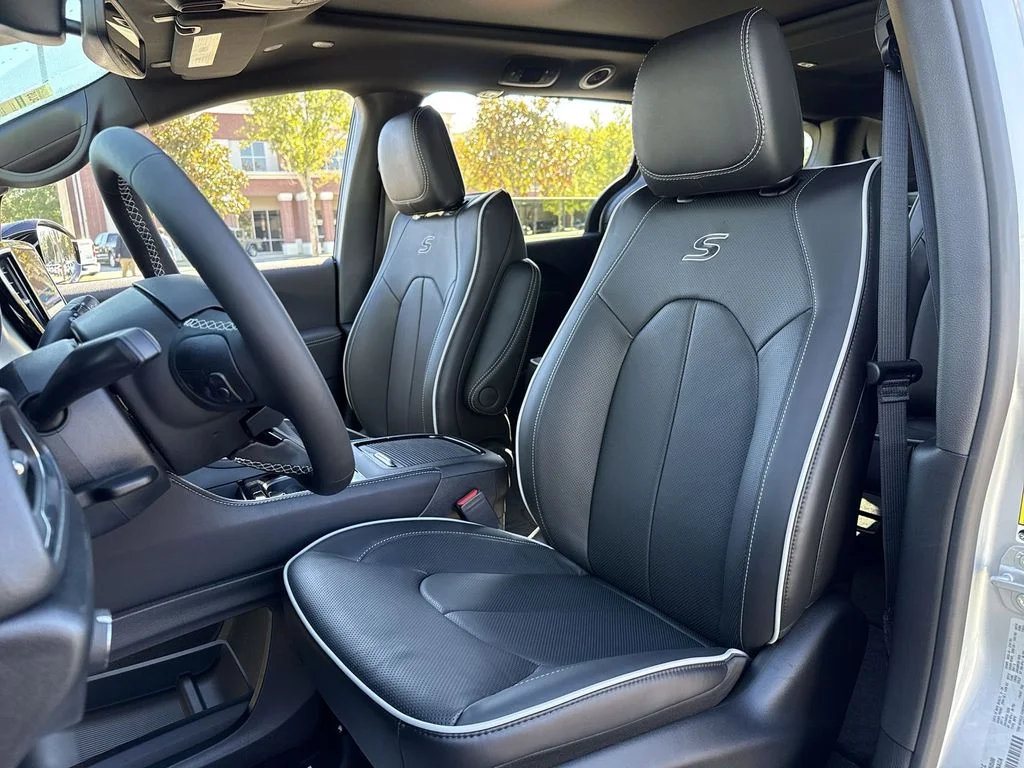 2026 Chrysler Pacifica Limited - Photo 11