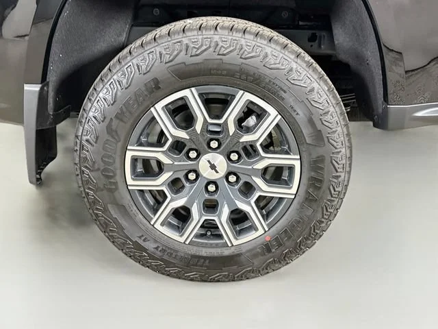 New 2026 Black Chevrolet Z71 image 32