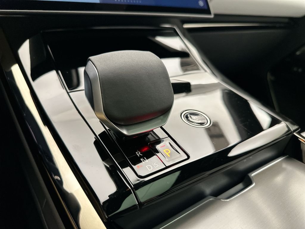 New 2026 Borasco Grey Land Rover Dynamic SE image 12
