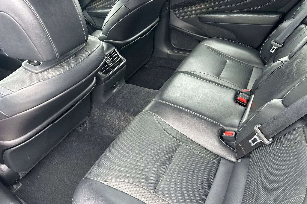 Used 2023 Silver Lexus 500 Base image 13