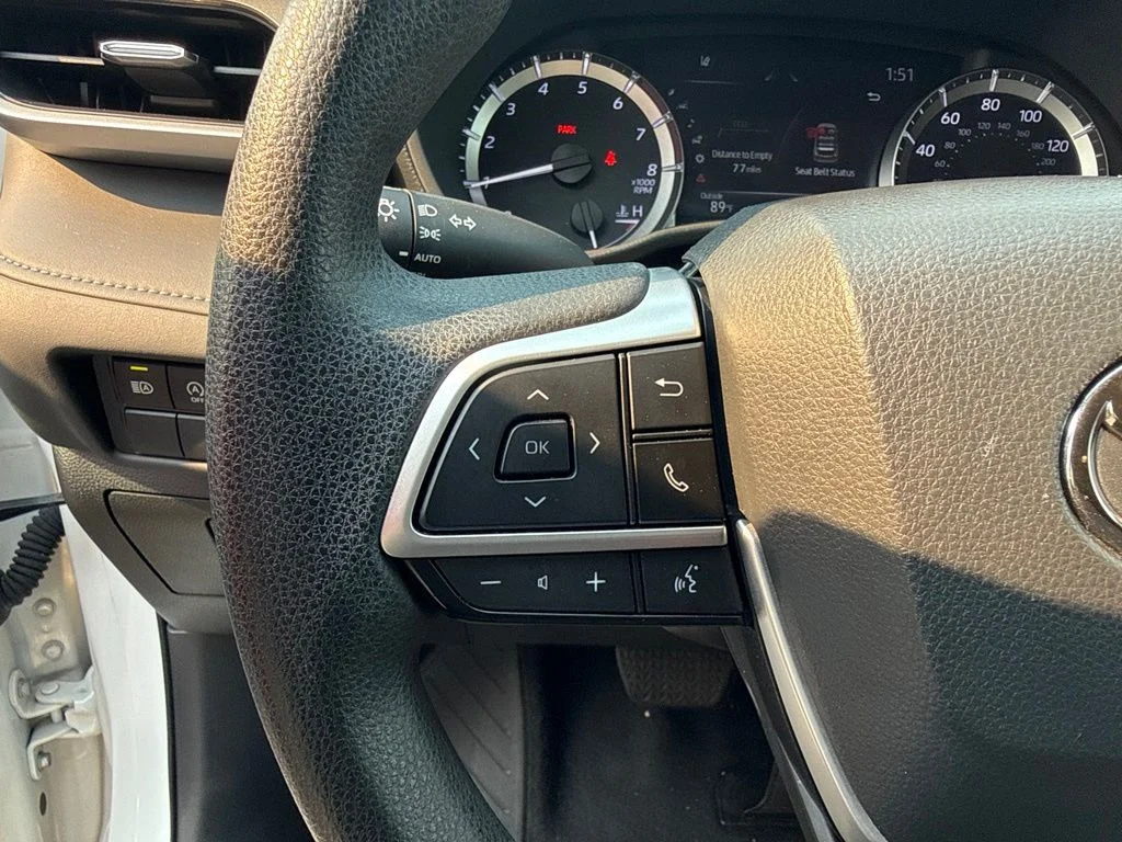 Used 2023 Pearl Toyota L image 11