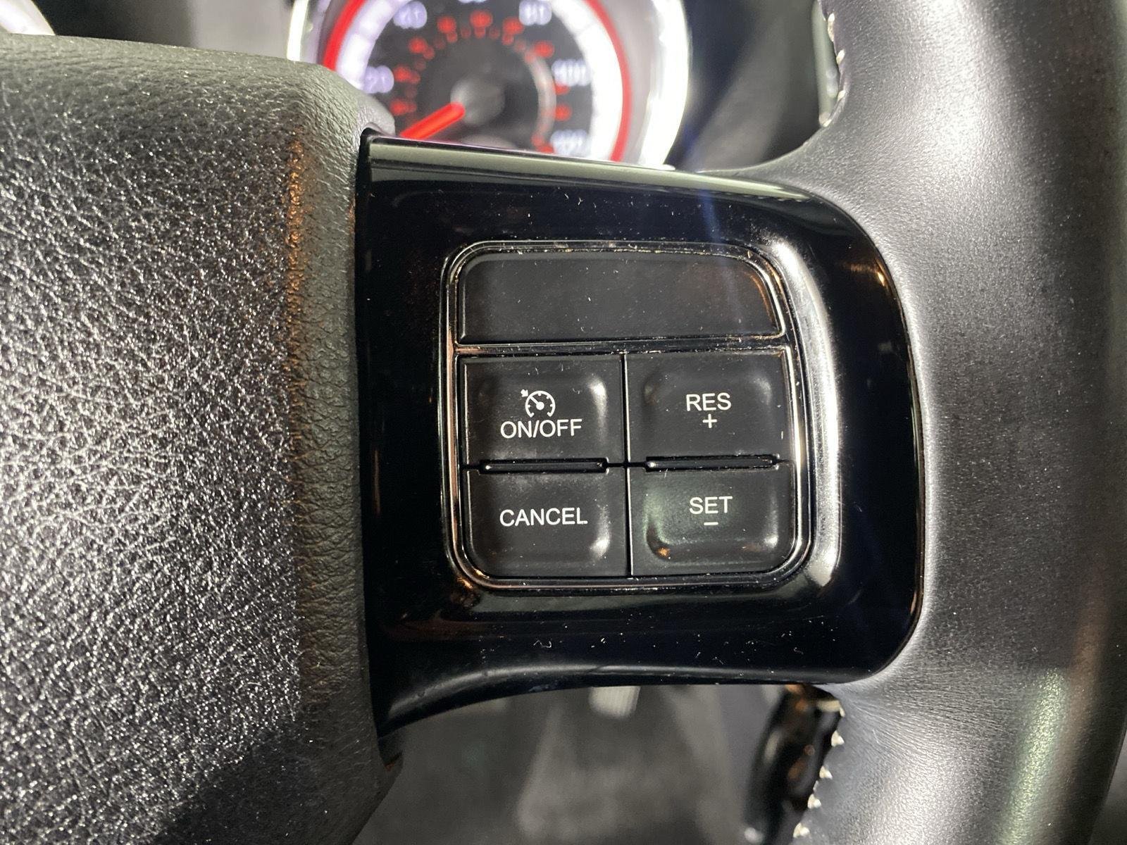 Used 2018 Black Onyx Crystal Pearlcoat Dodge SE Plus image 15