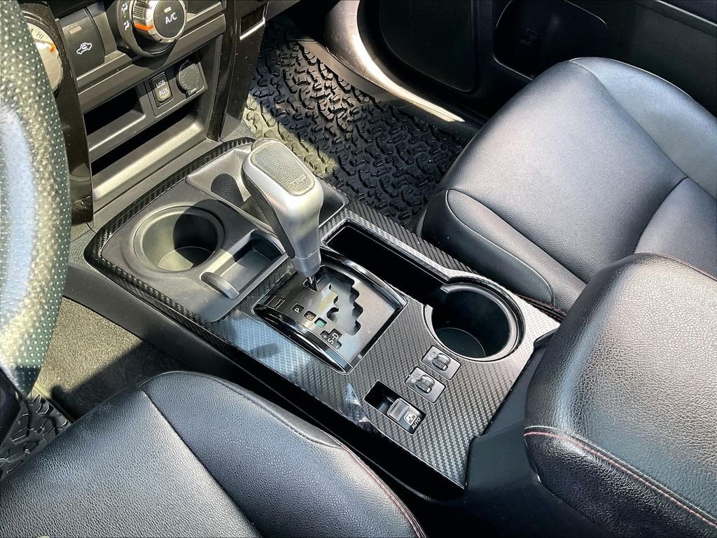 Used 2019 White Toyota SR5 image 20