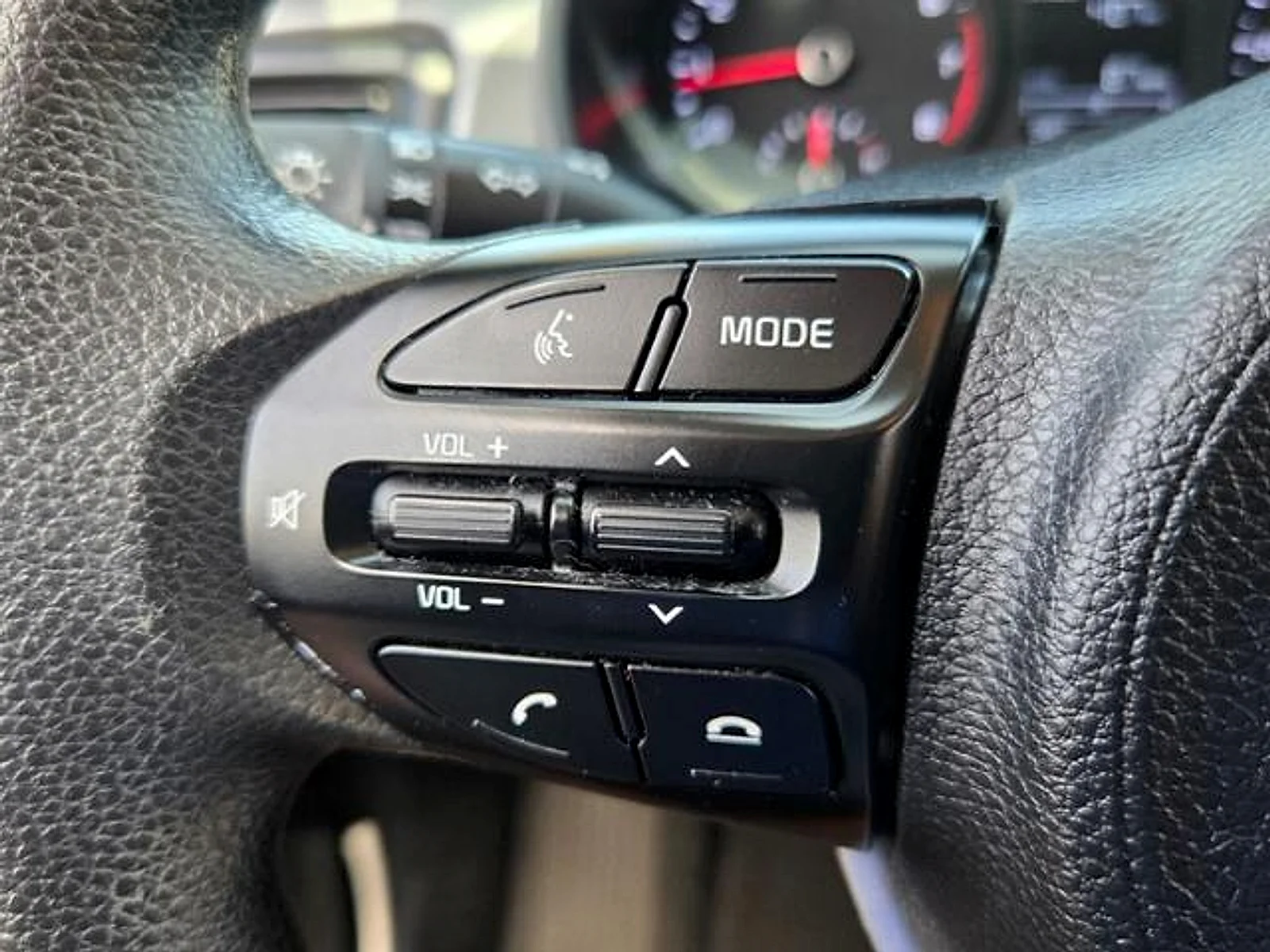 Used 2019 Clear White Kia S image 19