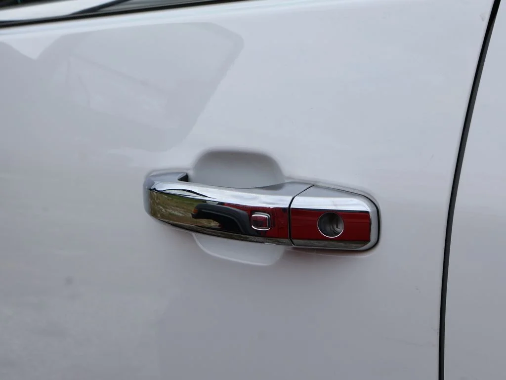 Used 2022 White Chevrolet High Country image 24