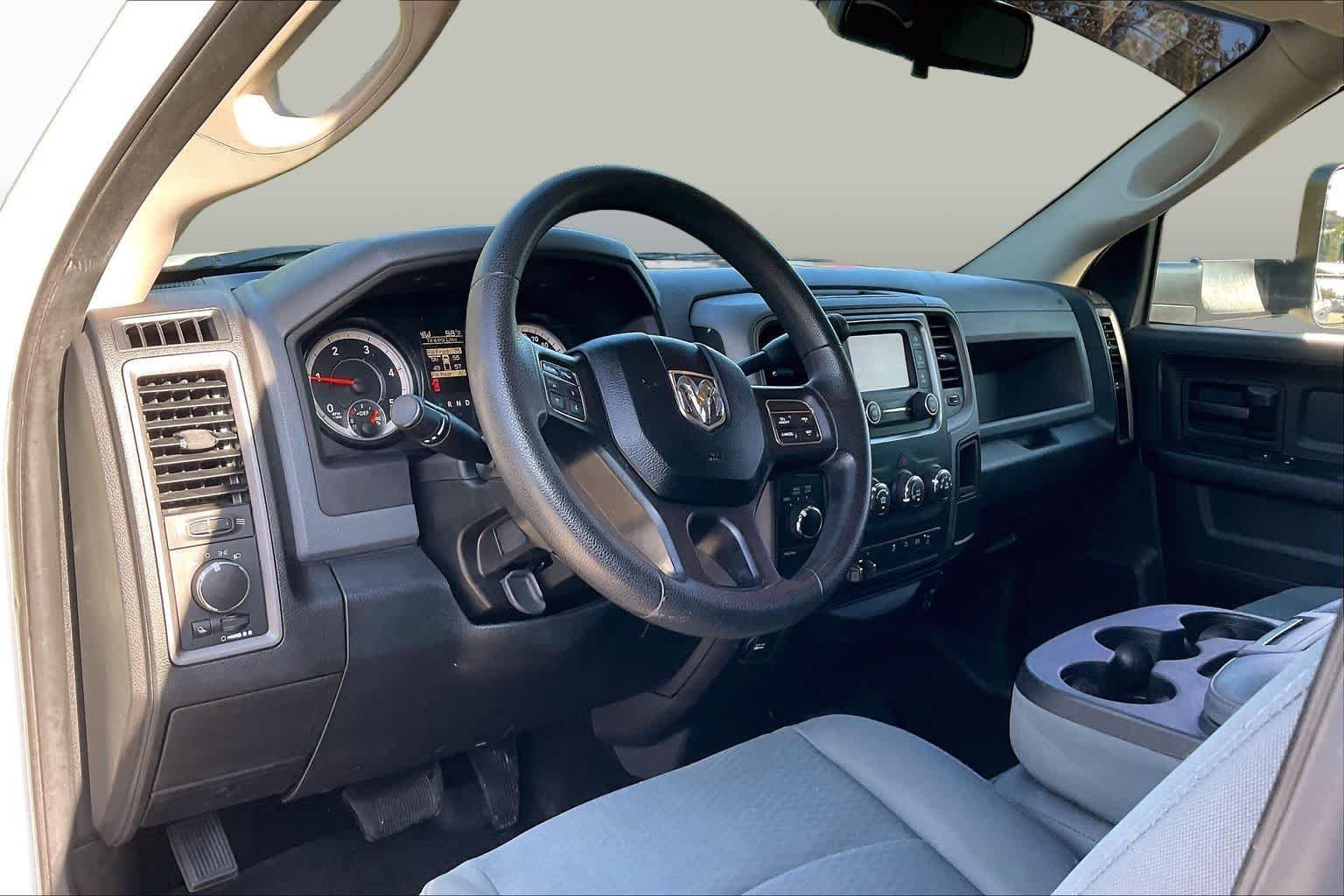 Used 2016 Bright White Clearcoat Ram Tradesman image 17