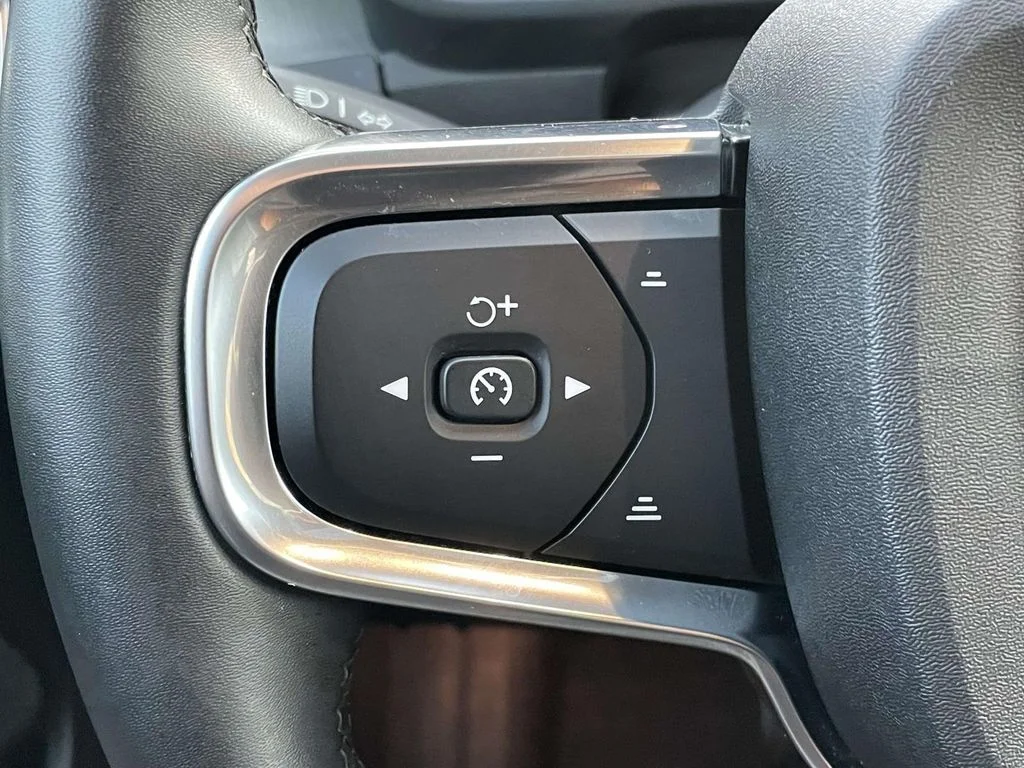 2025 Volvo XC40 Core - Photo 10