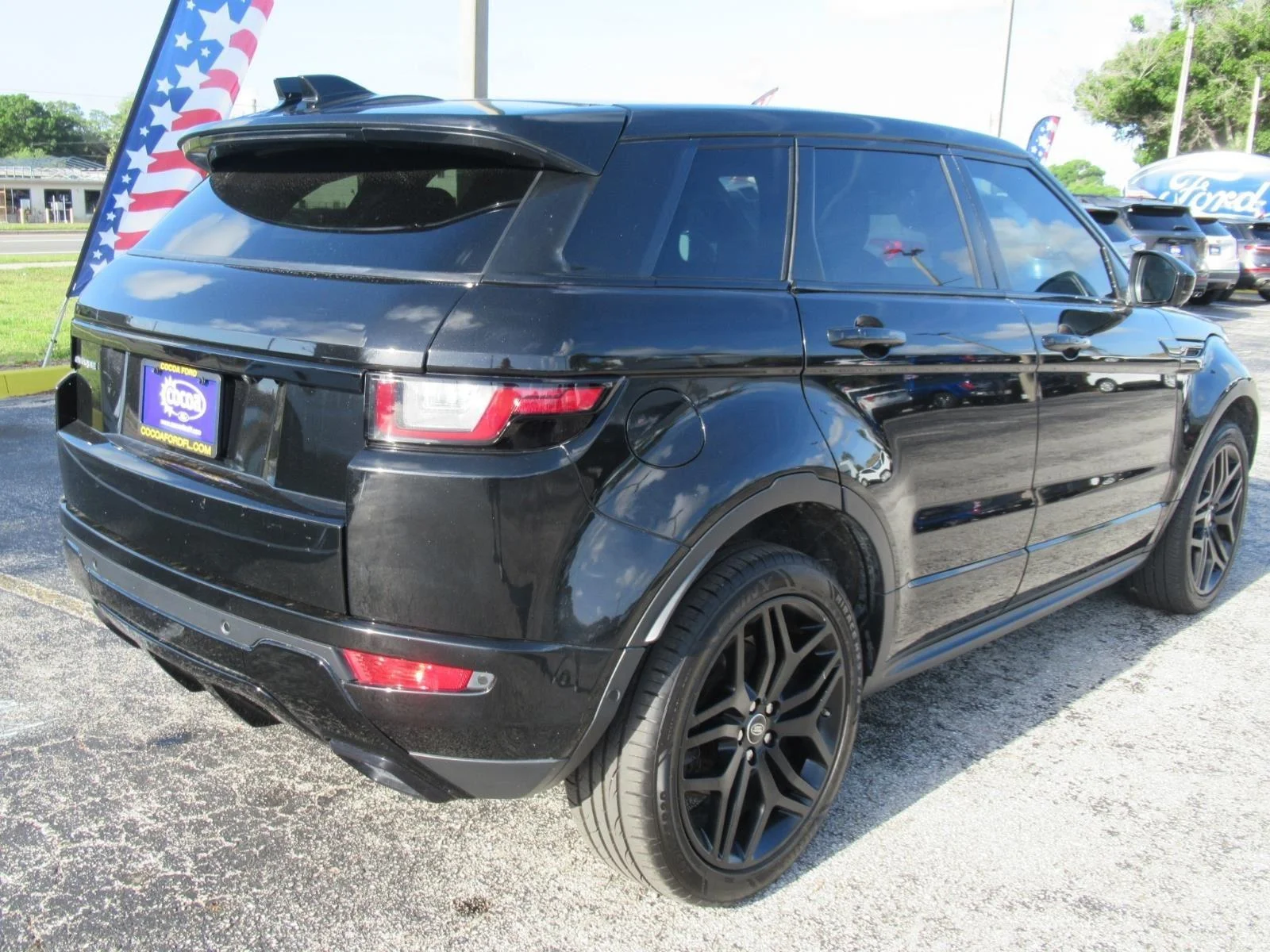 Used 2018 Santorini Black Land Rover HSE Dynamic image 7