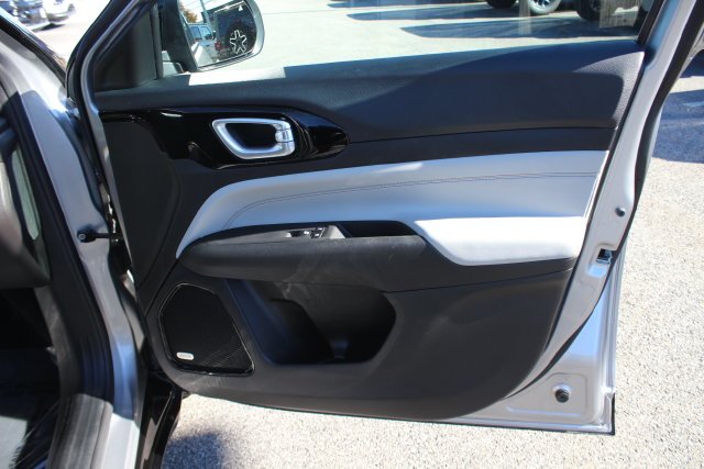 Used 2023 Silver Jeep Limited image 34