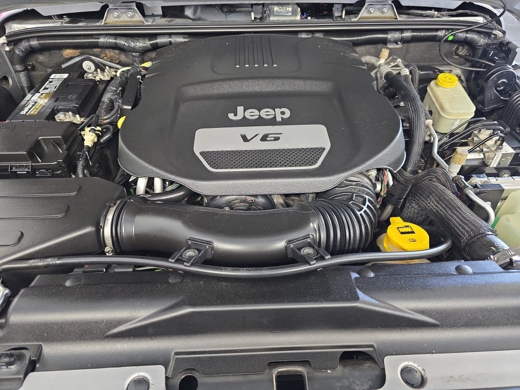 Used 2016 Silver Jeep Unlimited Sahara image 30