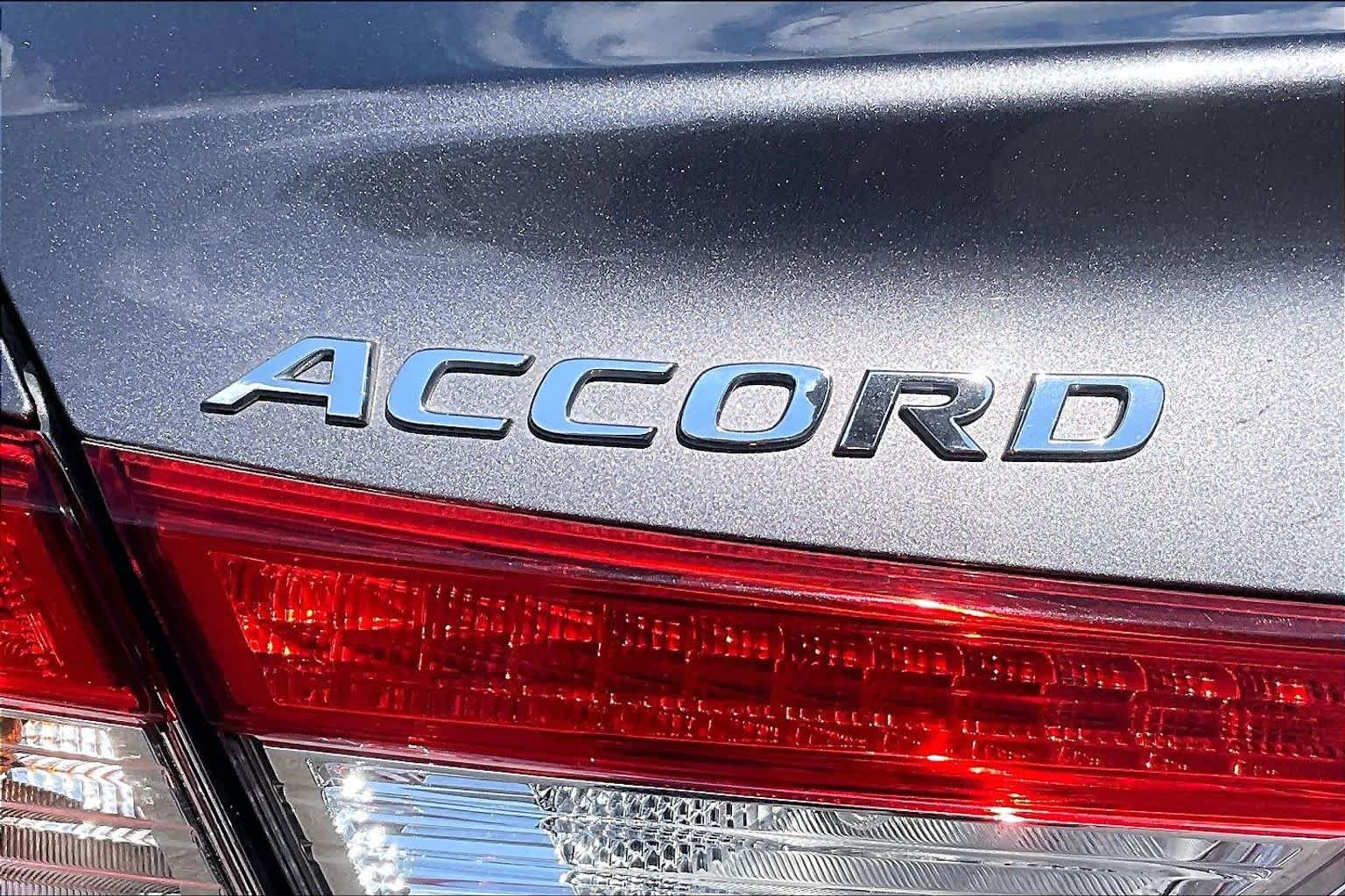 Used 2018 Modern Steel Metallic Honda EX-L 2.0T image 32