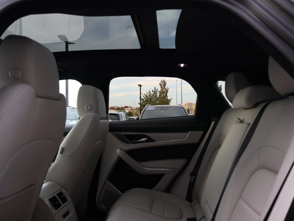 Used 2025  Jaguar P250 R-Dynamic S image 13