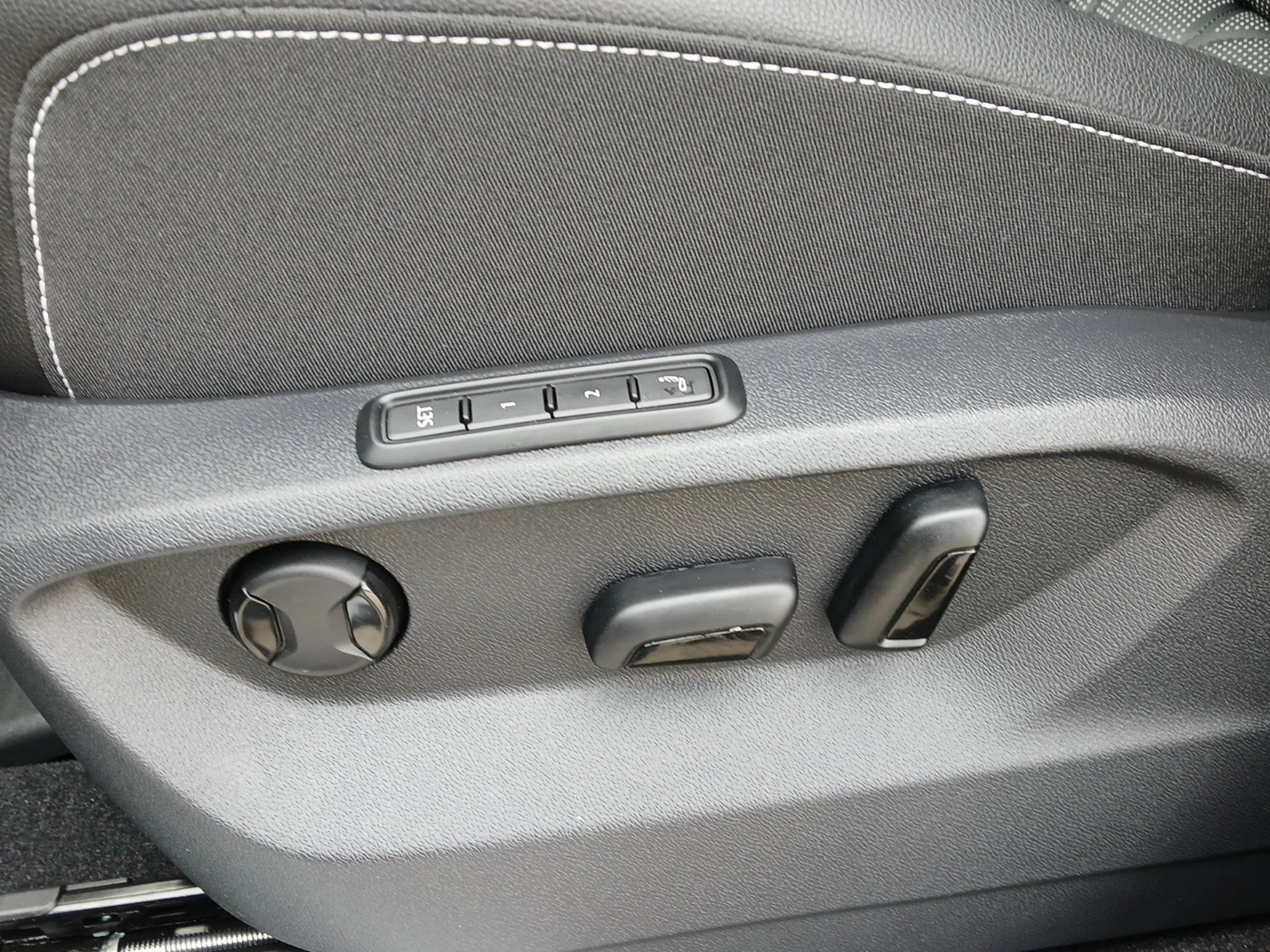 New 2026 Avocado Green Pearl Volkswagen 2.0T SEL Premium R-Line image 18