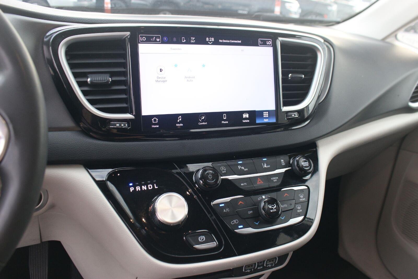 Used 2024 Silver Chrysler Touring L image 21