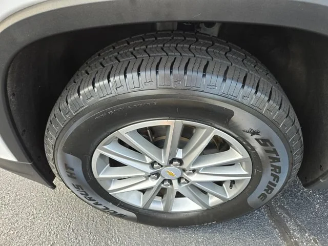 Used 2023 SUMMIT WHITE Chevrolet LT Cloth image 25