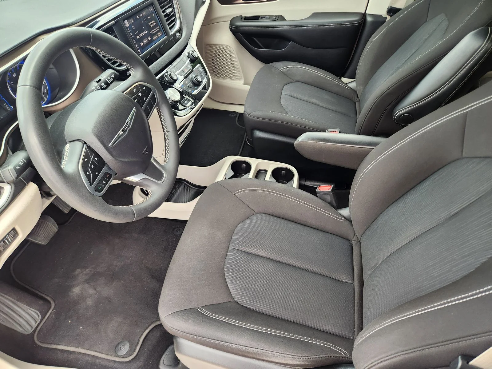 Used 2024 Silver Chrysler LX image 12