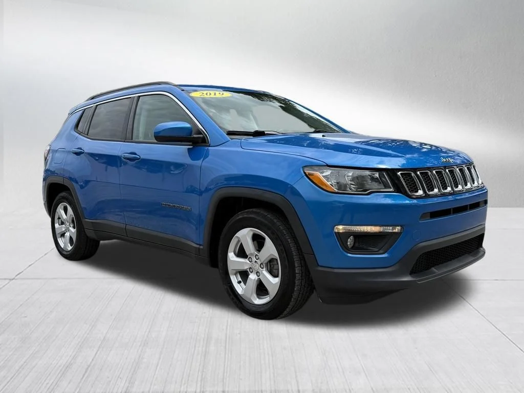 Certified Used 2019 Blue Jeep Latitude image 3