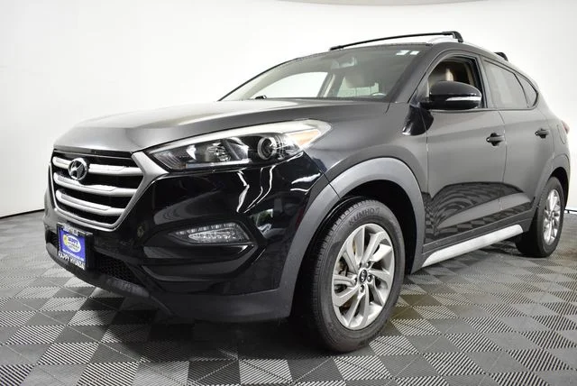 Used 2017 Black Hyundai SE Plus image 2