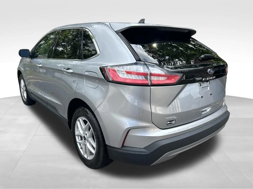 Used 2024 Silver Ford SEL image 3