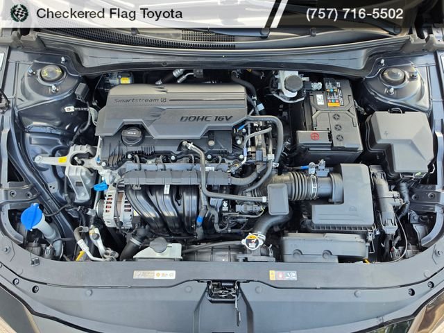 Used 2025 Abyss Black Hyundai SE image 11
