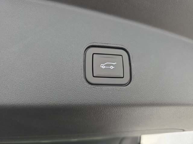 2027 Cadillac LYRIQ Luxury - Photo 31