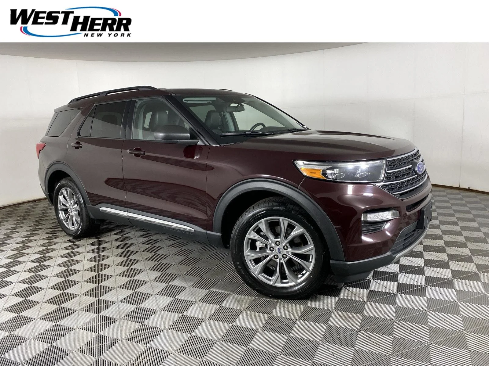 Used 2023 Jewel Red Metallic Ford XLT image 1
