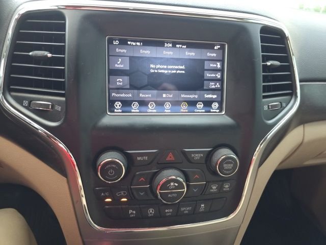 Used 2018 Bright White Clearcoat Jeep Laredo E image 17