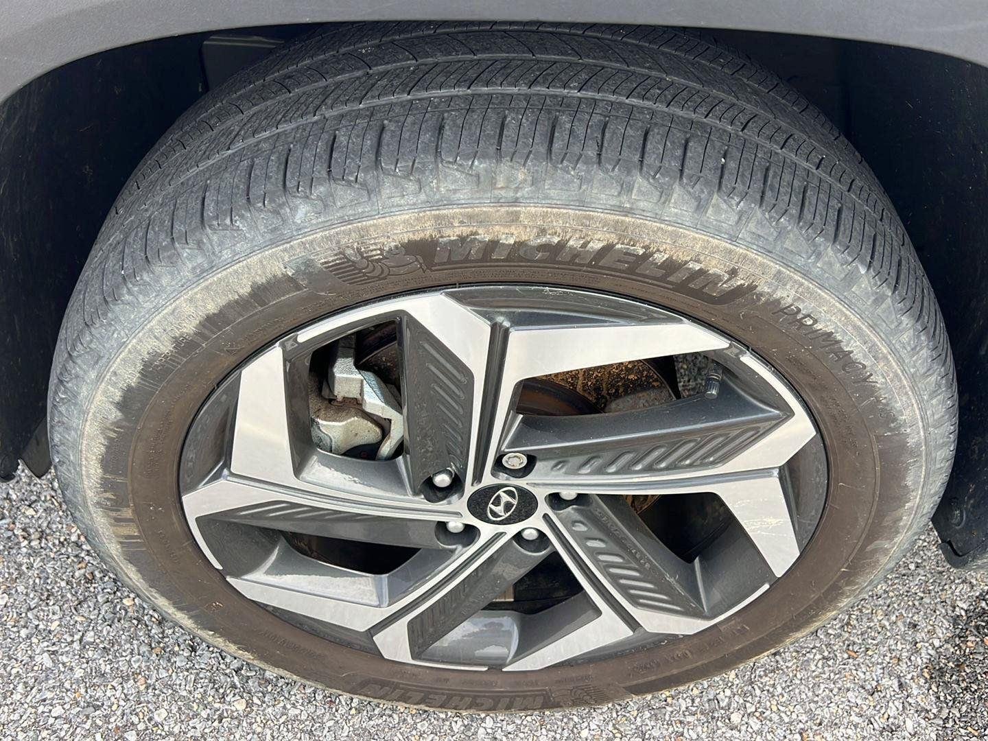 Used 2023 Amazon Gray Hyundai SEL image 8