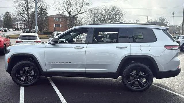 New 2026 Silver Zynith Exterior Paint Jeep Limited image 5