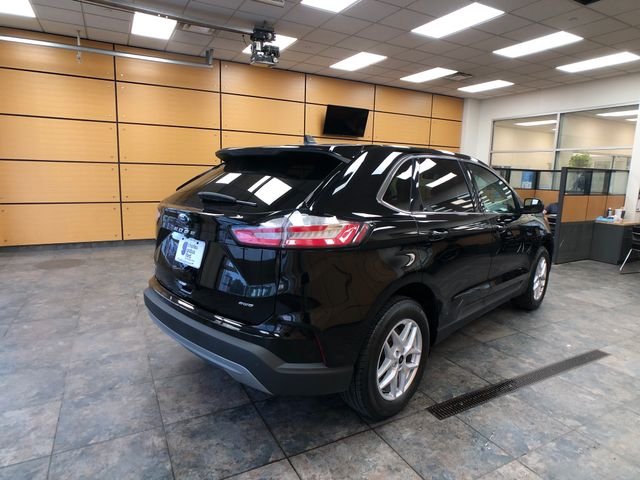 Certified Used 2024 Black Metallic Ford SEL image 7