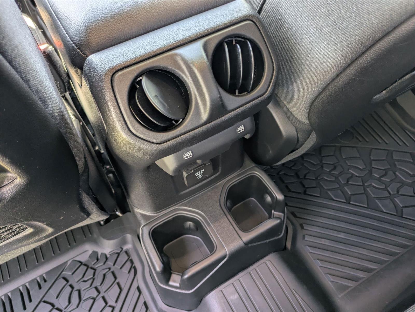 Used 2024 Anvil Clear Coat Jeep Rubicon image 28