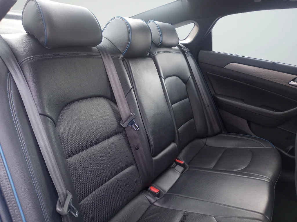 Used 2018 Blue Hyundai Limited image 24
