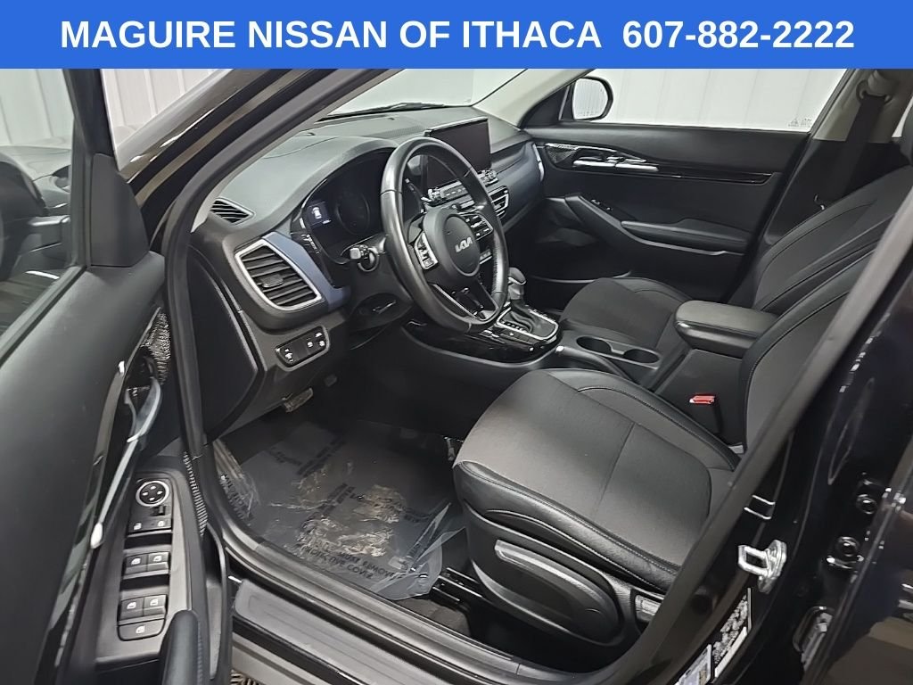 Used 2023 Black Kia S image 29