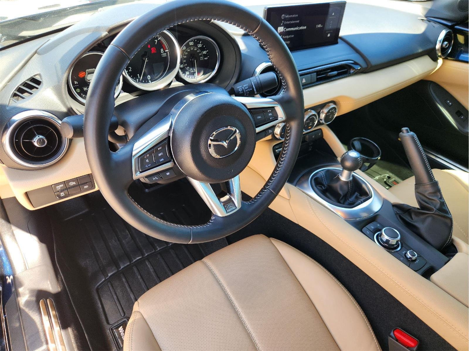 2025 Mazda MX-5 Miata RF photo 27 of 32