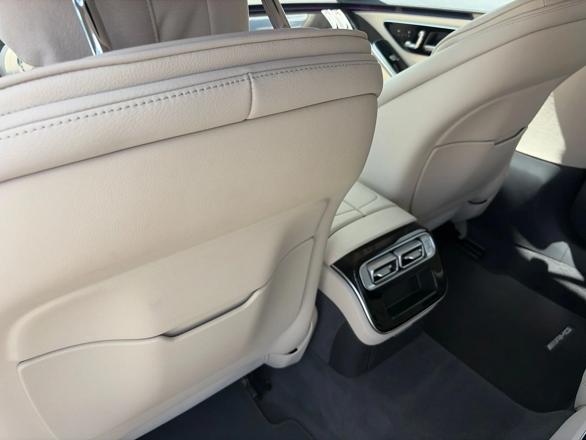 Used 2023 Gold Mercedes-Benz S 500 image 8