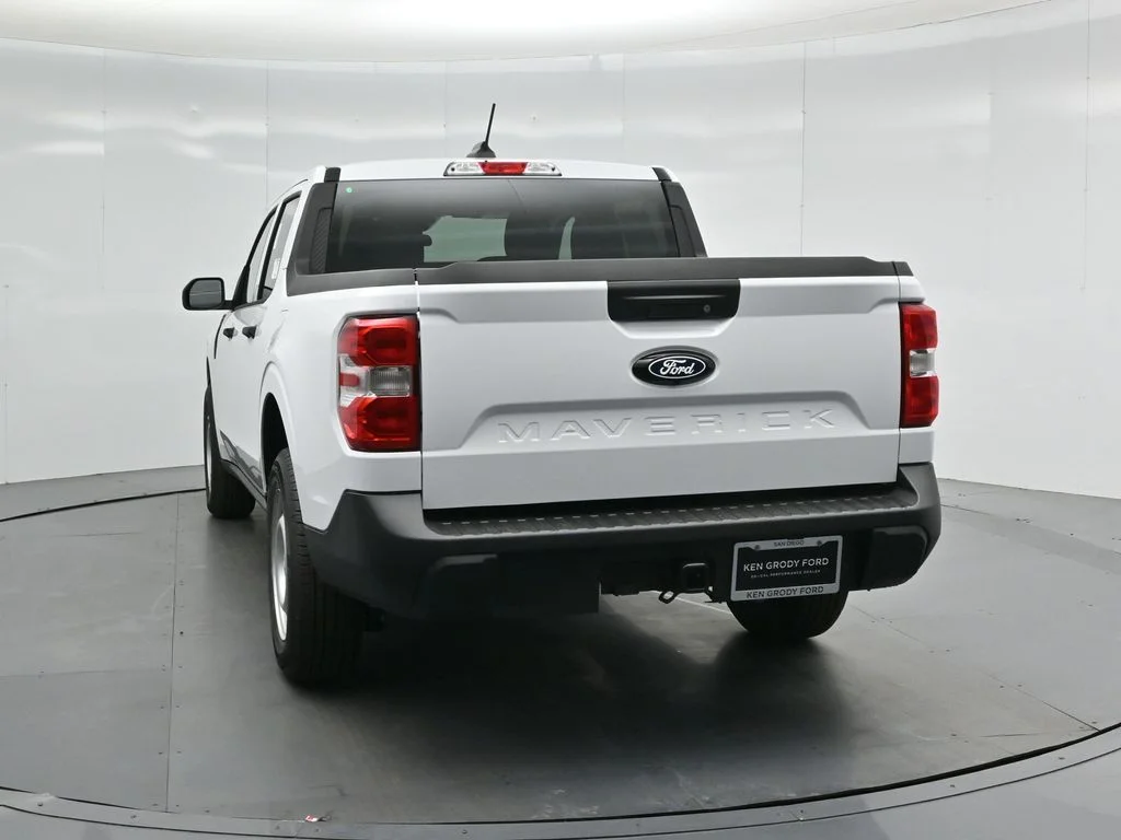 New 2026 Oxford White Ford XLT image 23