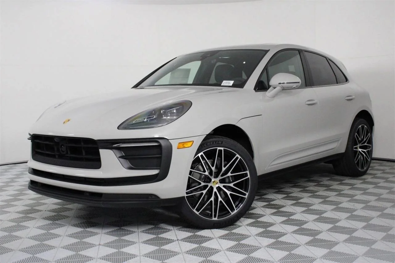 2025 Porsche Macan Base