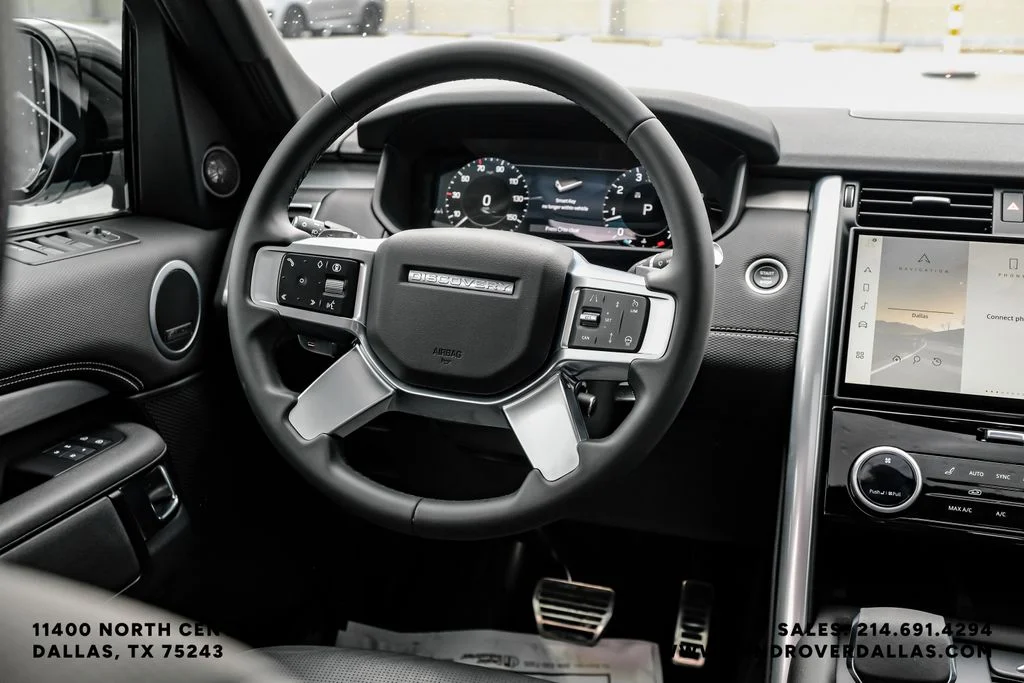 Used 2025 White Land Rover Dynamic SE image 14