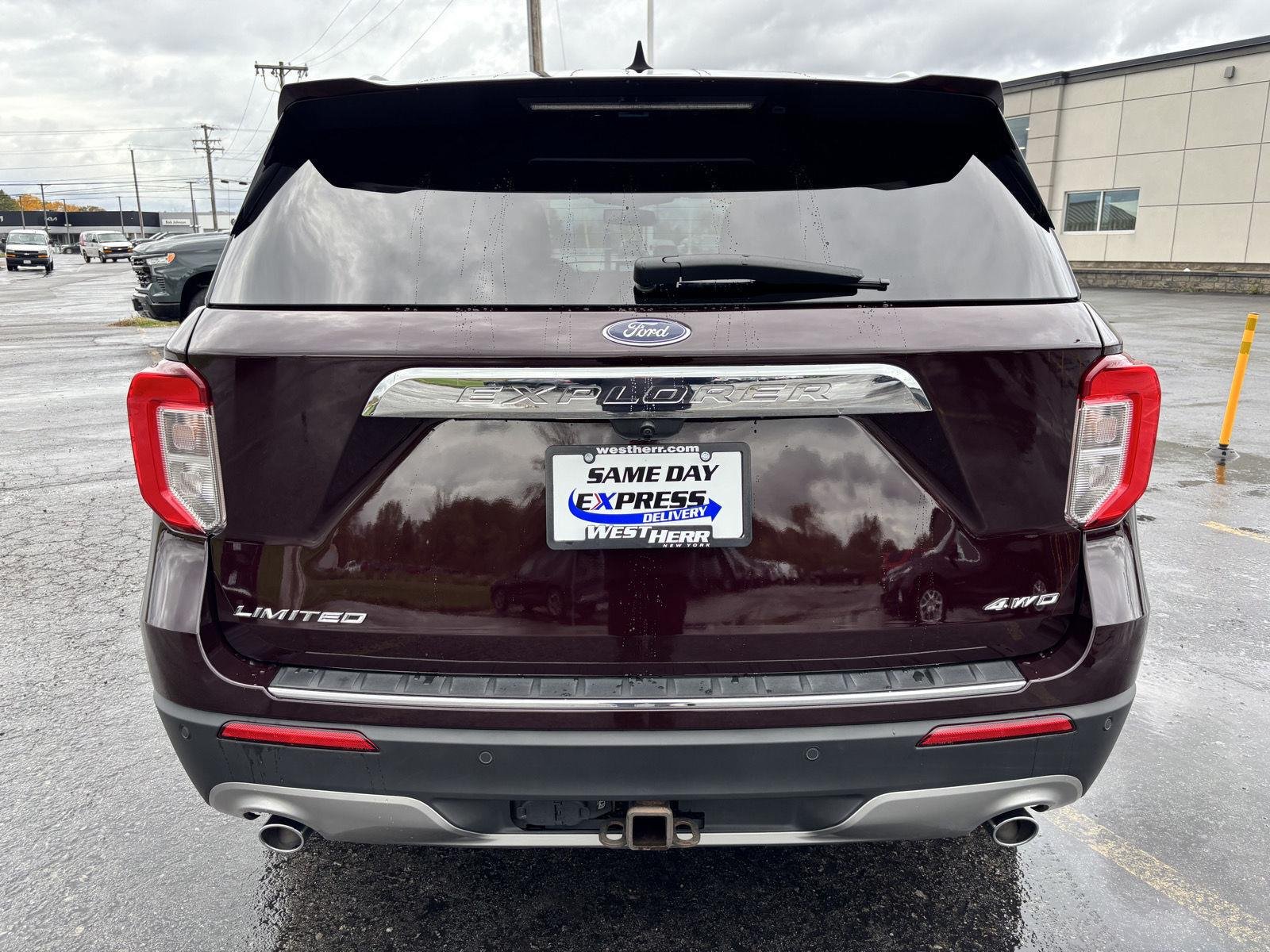 Used 2022 Jewel Red Ford Limited image 6